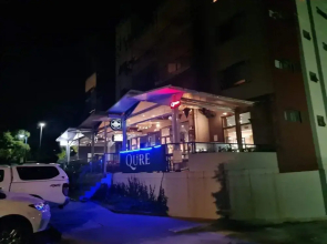 Qure Restaurant & Apartments
