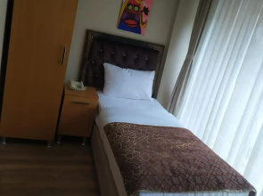 Palace Point Hotel