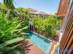 Desa Kota 3 - Designer 3BR Villa Next to Beach w Rooftop & Pool