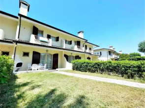 Belvilla by OYO Lovely Villa With Private Garden