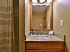 The Chalet On West Park: Ski Chalet For Families, Close To Resort 5 Bedroom Chalet