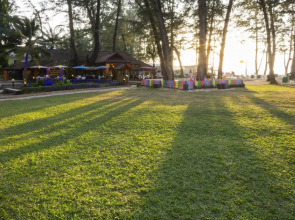 Курортный отель Amora Beach Resort Phuket