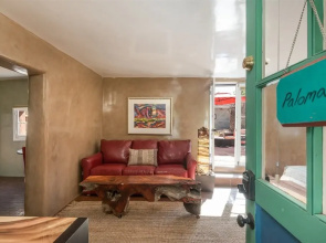 Paloma - Historic Adobe One Block To Canyon Road, Five Blocks To the Plaza, Gorgeous Furnishings, Fireplace, Hot Tub
