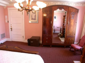 Martine Inn