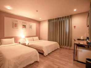 Royal International Hotel