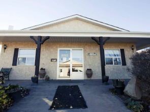 Bow River Inn