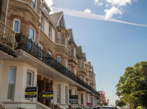 REEF9 - Modern flat for 4 people, 5 mins from beach, centre and Bournemouth International Centre