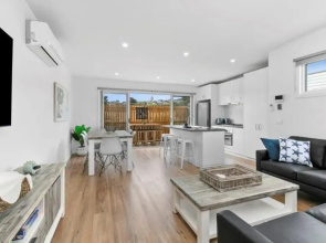 CASA EMEC- 500m To The Beach Or Main Strip!
