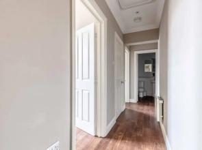 Cosy Central Windsor Apartment & Free Parking!