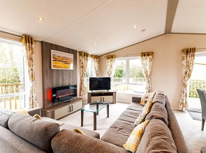 Springwell Lodge With Hot Tub