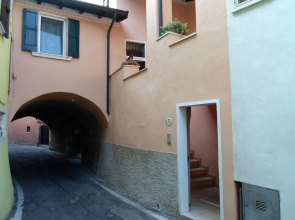 Il Volto Del Lago Rooms and Apartments