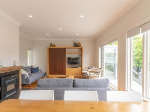 Spacious Sunny Family Home in Akaroa