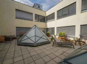 CHORS like a hotel | Capsule & NFT Boutique Hostel Bratislava | City Center
