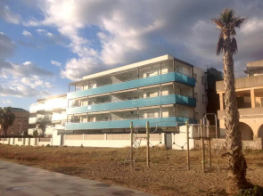 Lets Holidays New Flat Beachfront In Castelldefels
