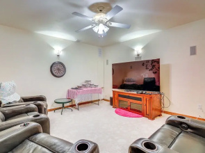 7 Mi to Dtwn Denver: Lakefront Gem w/ Dock!