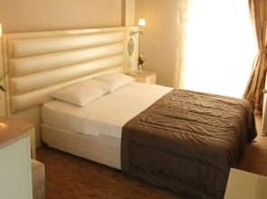 Royce Hotel