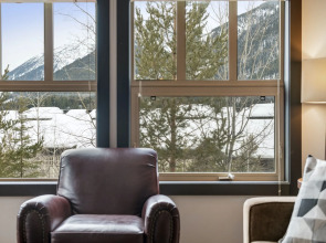 SPACIOUS 2-Br 2-Ba | Ski In/Out | Pool & Hot Tubs | in Heart of PANORAMA RESORT