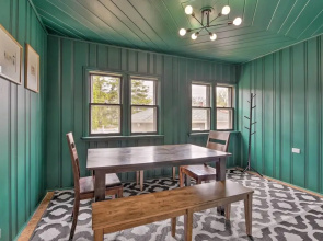 Spacious Oak Park Home, 11 Mi to Downtown Chicago!