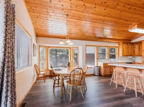< 8 Mi to Donner Lake: Home w/ Deck + Balcony!
