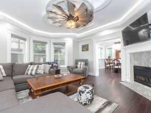 4 BDR Lake Geneva Estate Across From Beach!
