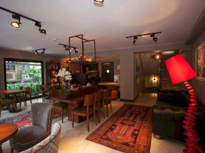 Juliet Rooms & Kitchen