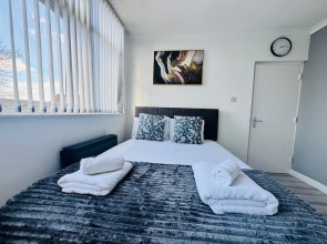 Home Studio  Free Parking Prime Location