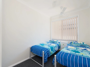 The Rest, 6 Flannel Flower Fairway