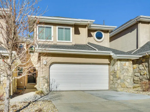 Modern Townhome w/ Hot Tub: 10 Mi to Snowbird!