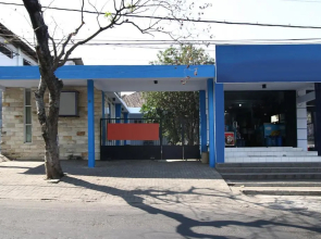 RedDoorz near Stasiun Lawang