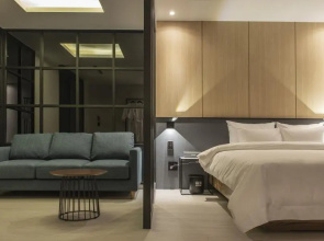 GRAY195 Hotel