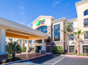Holiday Inn Express & Suites Eureka by IHG