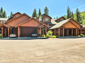 Koul's Retreat' Condo 2 Mi to Lake Wenatchee