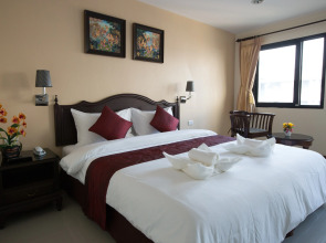 True Siam Rangnam Hotel