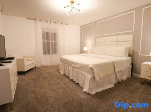 Themed 5Bd Home, Movie and Game Room (4726)