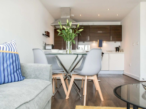 Contractor Apartment & Private Parking & Central Stevenage by Comfy Workers