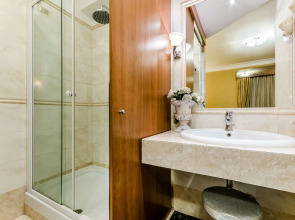 Luxury Rooms H 2000 Roma