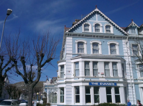 Evans Hotel