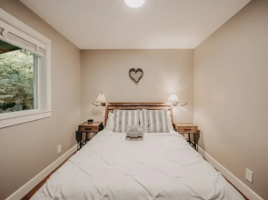 69sl - Upscale - Hot Tub - Wi-fi - Bbq - Sleeps 8 4 Bedroom Cabin by Redawning