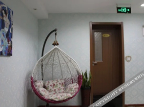 Yashijia Youth Hostel(青岛雅士佳青年旅舍)