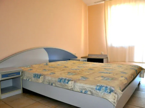 La Playa Apartments