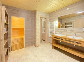Chalet Salzburg, Dienten