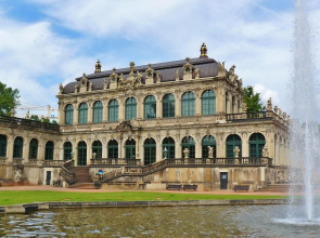 Großes Apartment im Zentrum von Dresden, 2 Schlafzimmer, 2 Bäder, Balkon