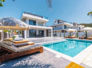 Villa Infinity Theo With 4 Bedrooms and 4 Bathrooms