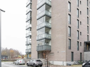 Spacious 1br with parking on the street