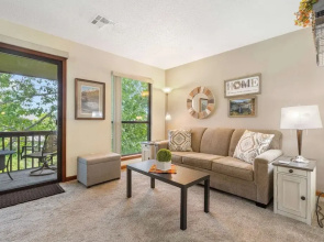 The Cozy Place - Pointe Royale Condo Perfect for Couples!