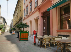 Opera Guesthouse & apartments