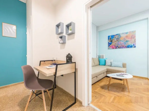 Warm Delightful Acropolis Apartment by Cloudkeys