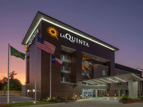 La Quinta Inn & Suites by Wyndham Houston East at Sheldon Rd