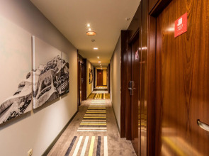 Отель Leonardo Hotel Barcelona Gran Via