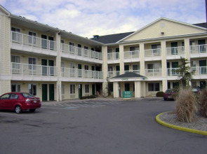HomeTowne Studios by Red Roof Spokane - Valley